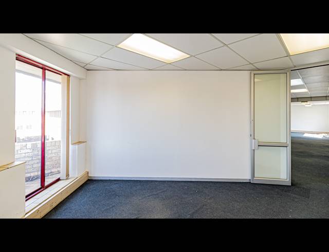 393M² OFFICE TO LET IN FERNDALE